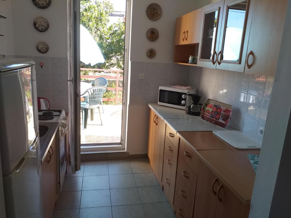 קרלובג Beachfront House Nada - Happy Rentals מראה חיצוני תמונה
