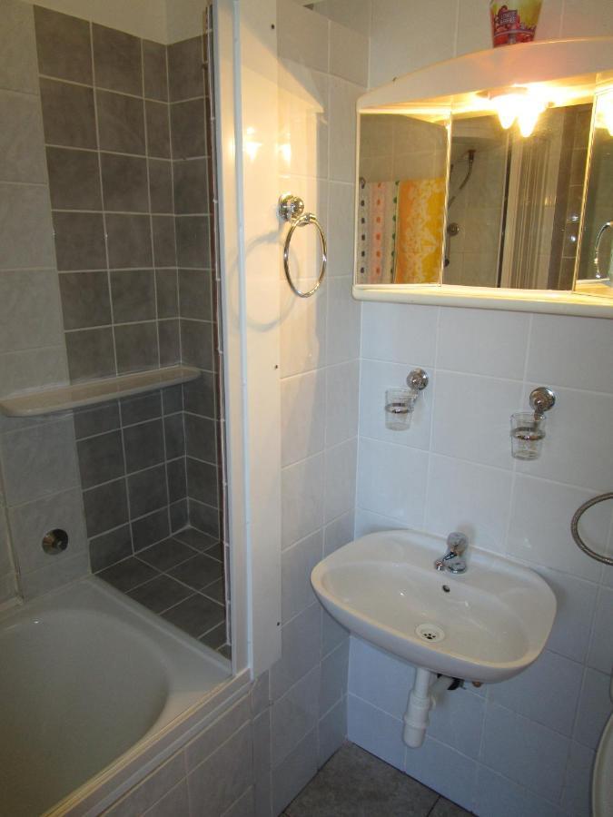 קרלובג Beachfront House Nada - Happy Rentals מראה חיצוני תמונה