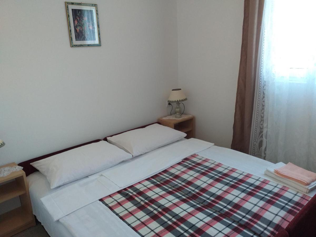 קרלובג Beachfront House Nada - Happy Rentals מראה חיצוני תמונה