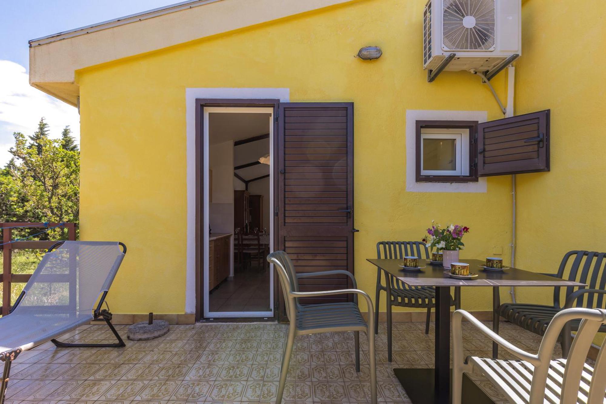 קרלובג Beachfront House Nada - Happy Rentals מראה חיצוני תמונה