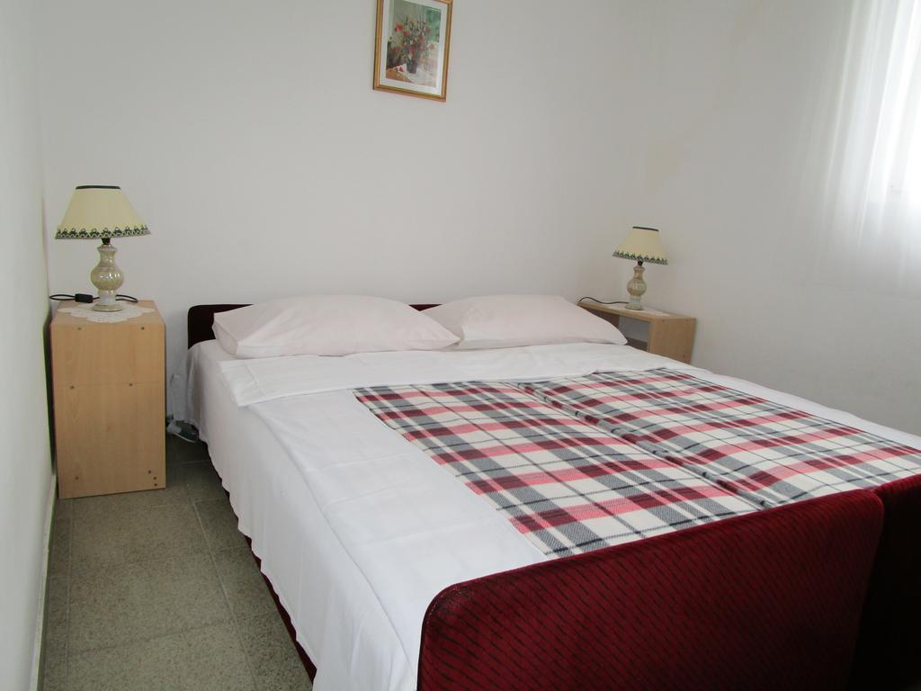 קרלובג Beachfront House Nada - Happy Rentals מראה חיצוני תמונה